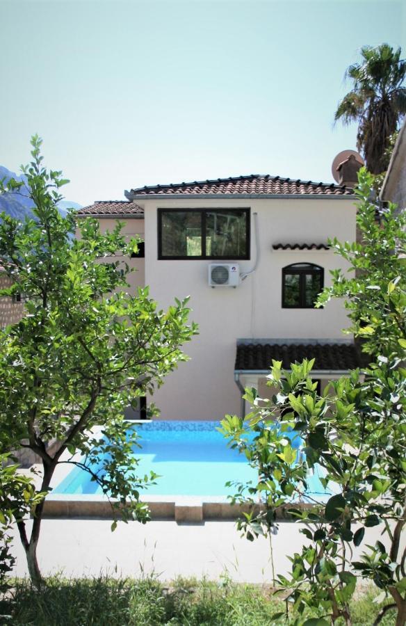 Holiday Home Ametist Kotor Exteriör bild